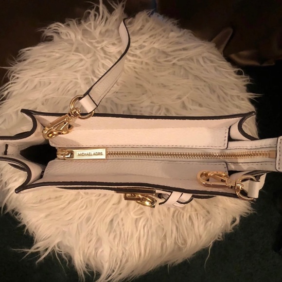 Michael kors purse - Picture 7 of 8